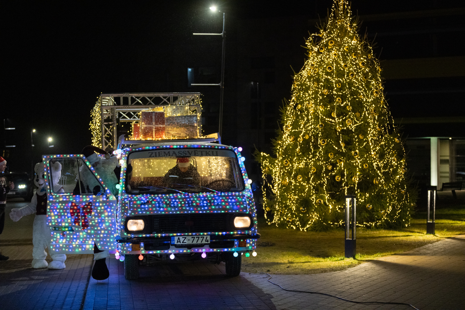 Eglītes iedegšanas pasākums Upesciemā