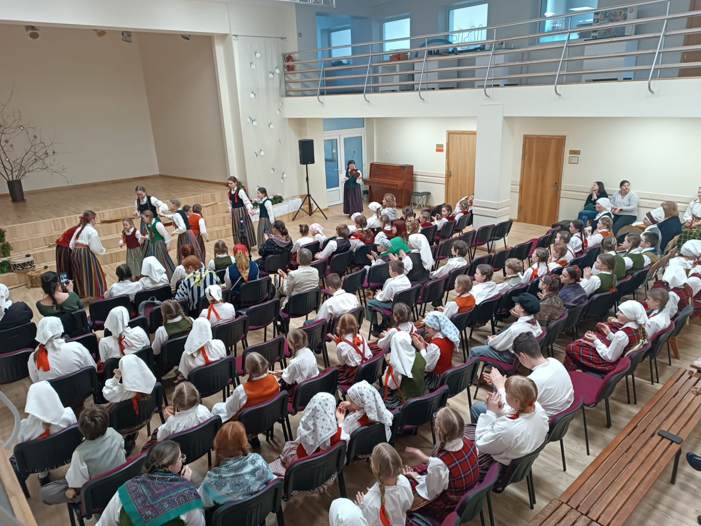 Kolektīvs Oglīte koncerta laikā