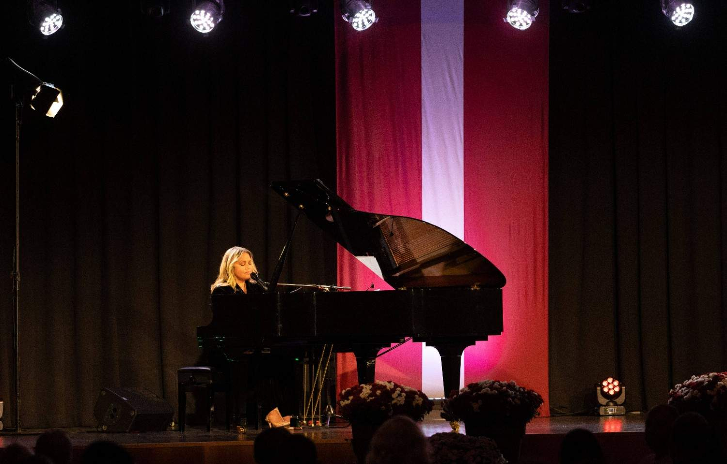 Valsts svētku koncerts Ropažu Kultūras centrā