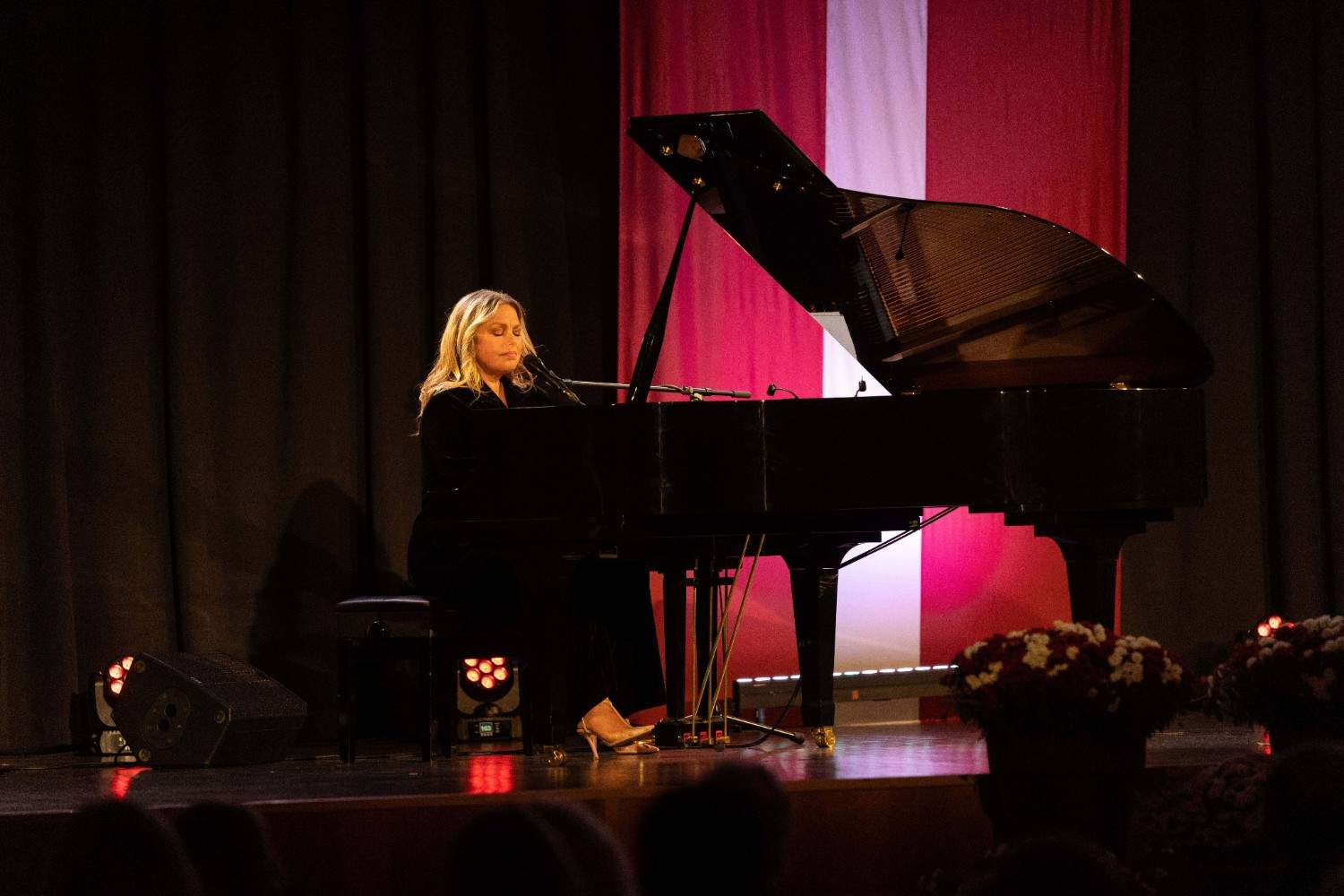 Valsts svētku koncerts Ropažu Kultūras centrā