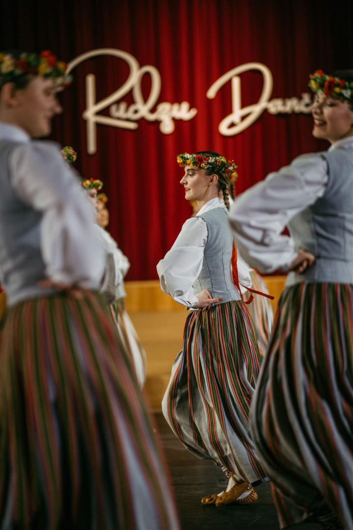 koncerts Rudzu danči, dejotāji