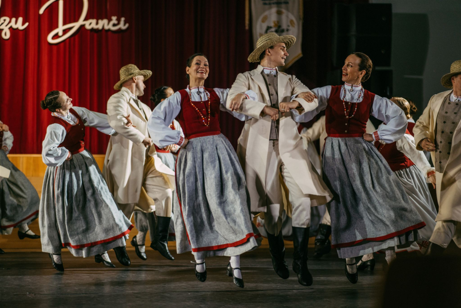 koncerts Rudzu danči, dejotāji