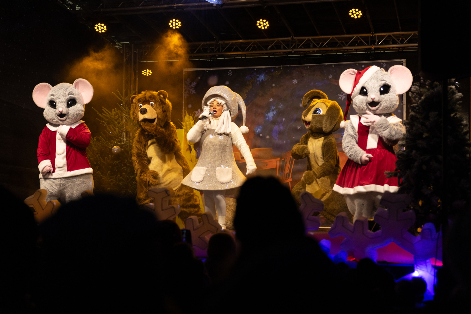 Gaismiņu iedegšana Ulbrokas Lielajā eglē