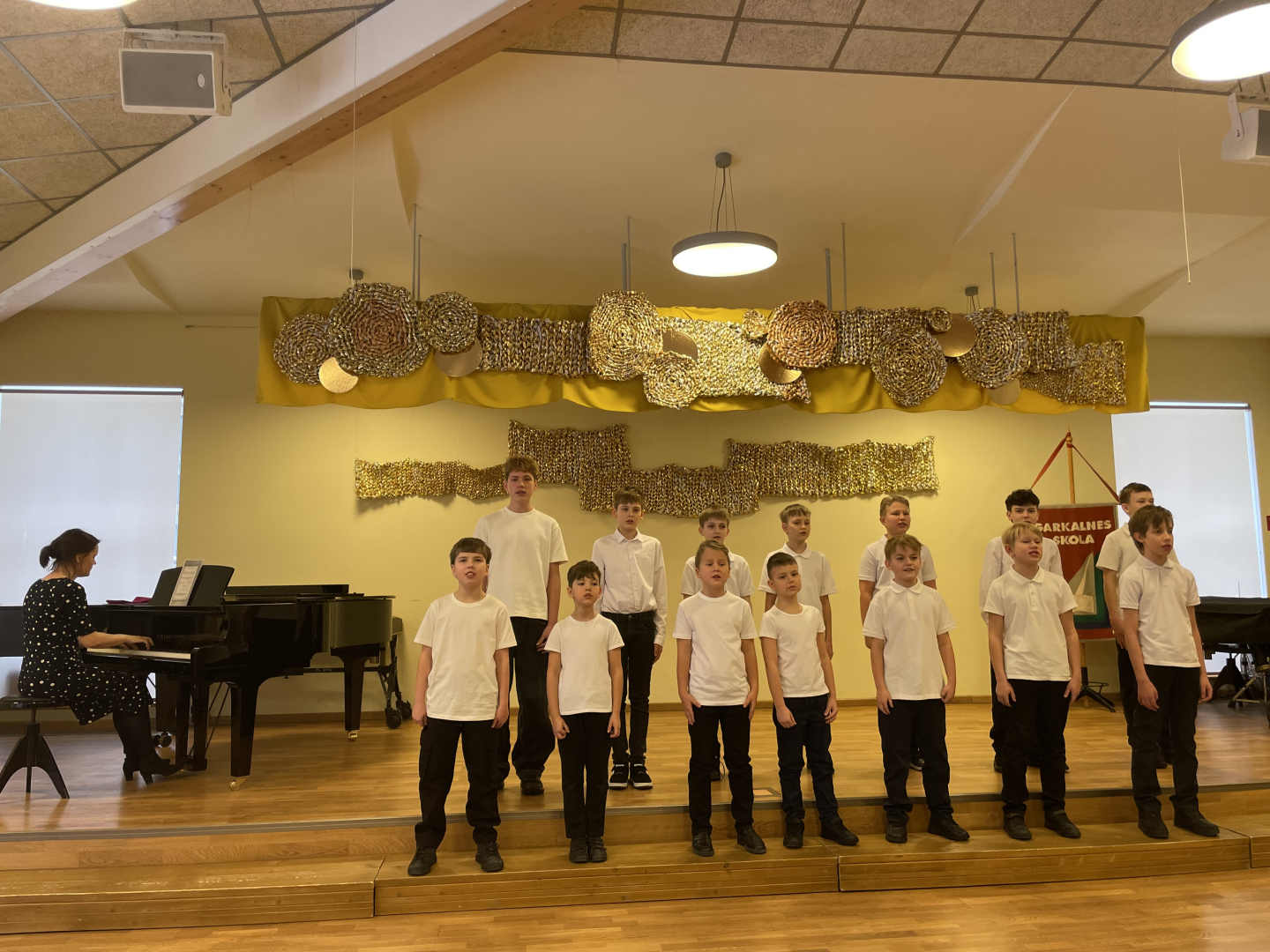 Noslēdzies vokālo ansambļu konkurss “Balsis 2026”; Ulbrokas vidusskolas zēnu ansamblis