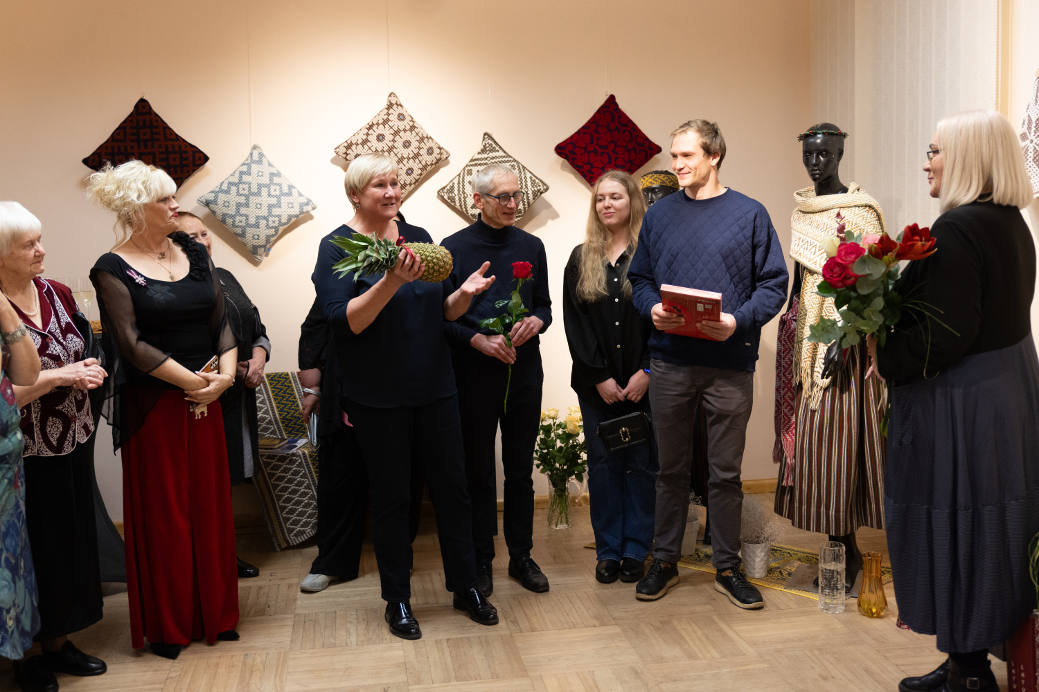 Izstādes "Mozaīktamborēšana mūsdienu interjerā un aksesuāros" atklāšana