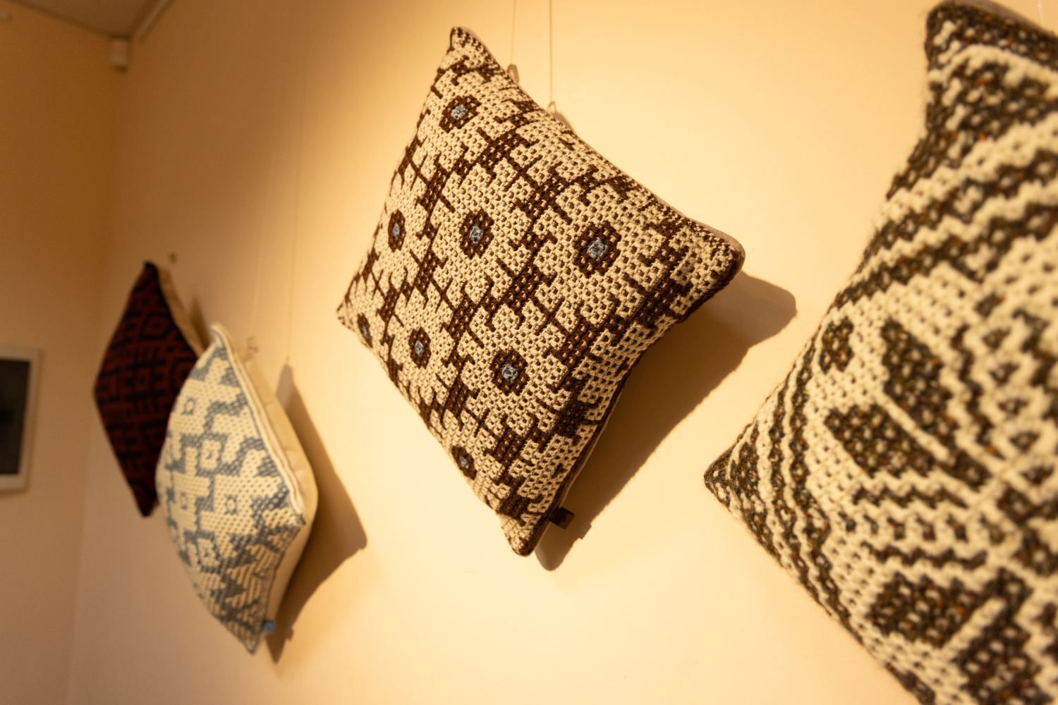 Izstādes "Mozaīktamborēšana mūsdienu interjerā un aksesuāros" atklāšana