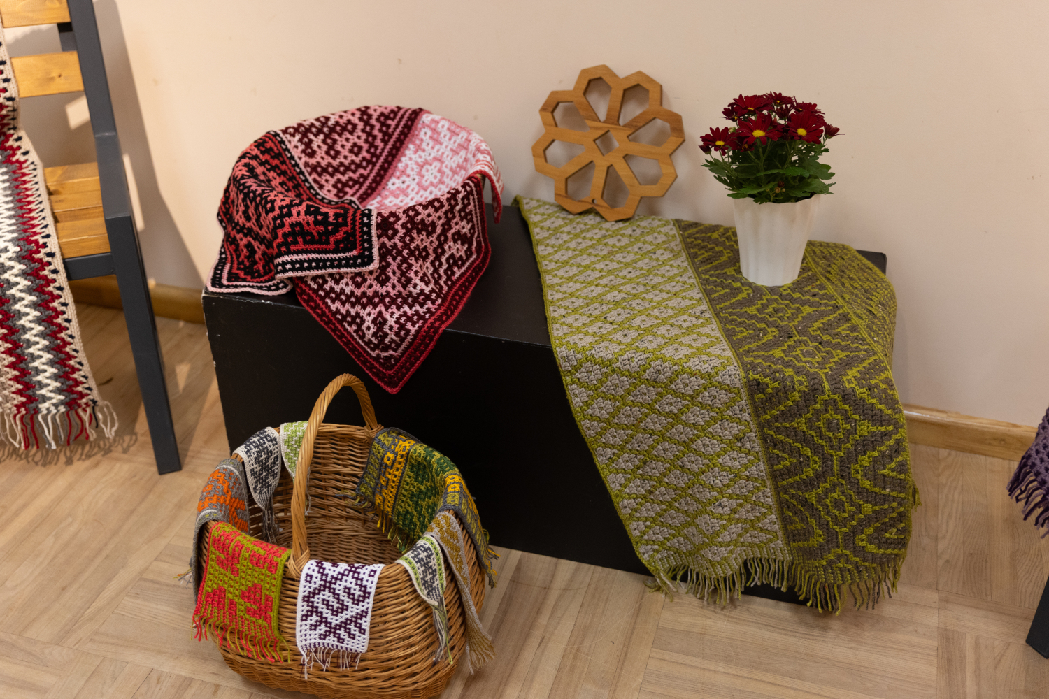 Izstādes "Mozaīktamborēšana mūsdienu interjerā un aksesuāros" atklāšana