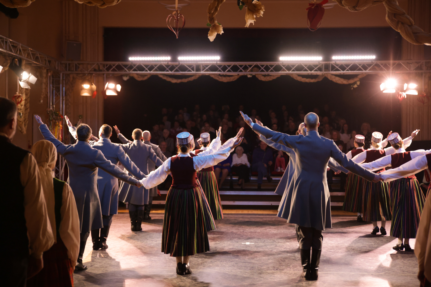 Mīlestības dienas sadancis "Kāzas" kolektīvi