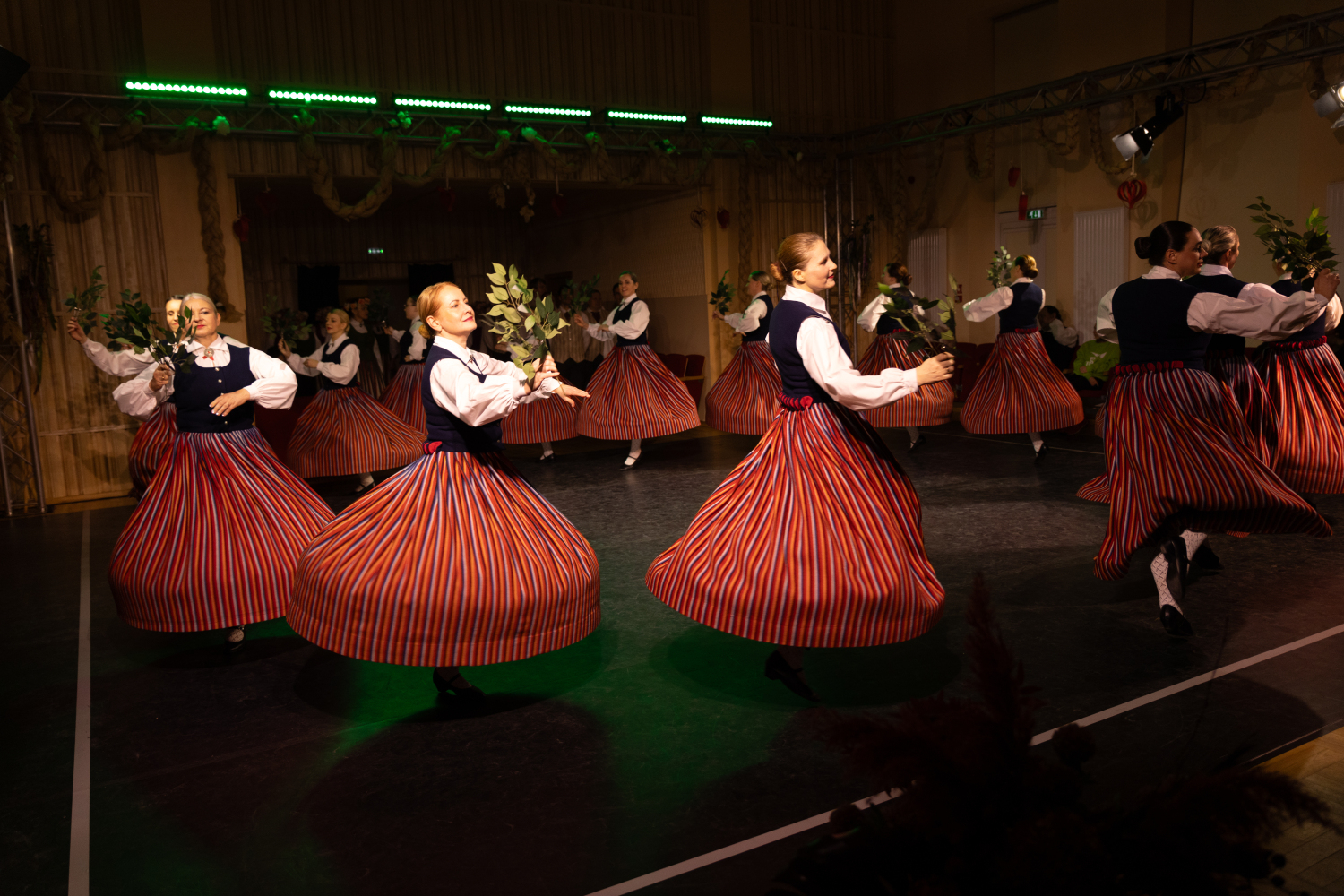 Mīlestības dienas sadancis "Kāzas" kolektīvi