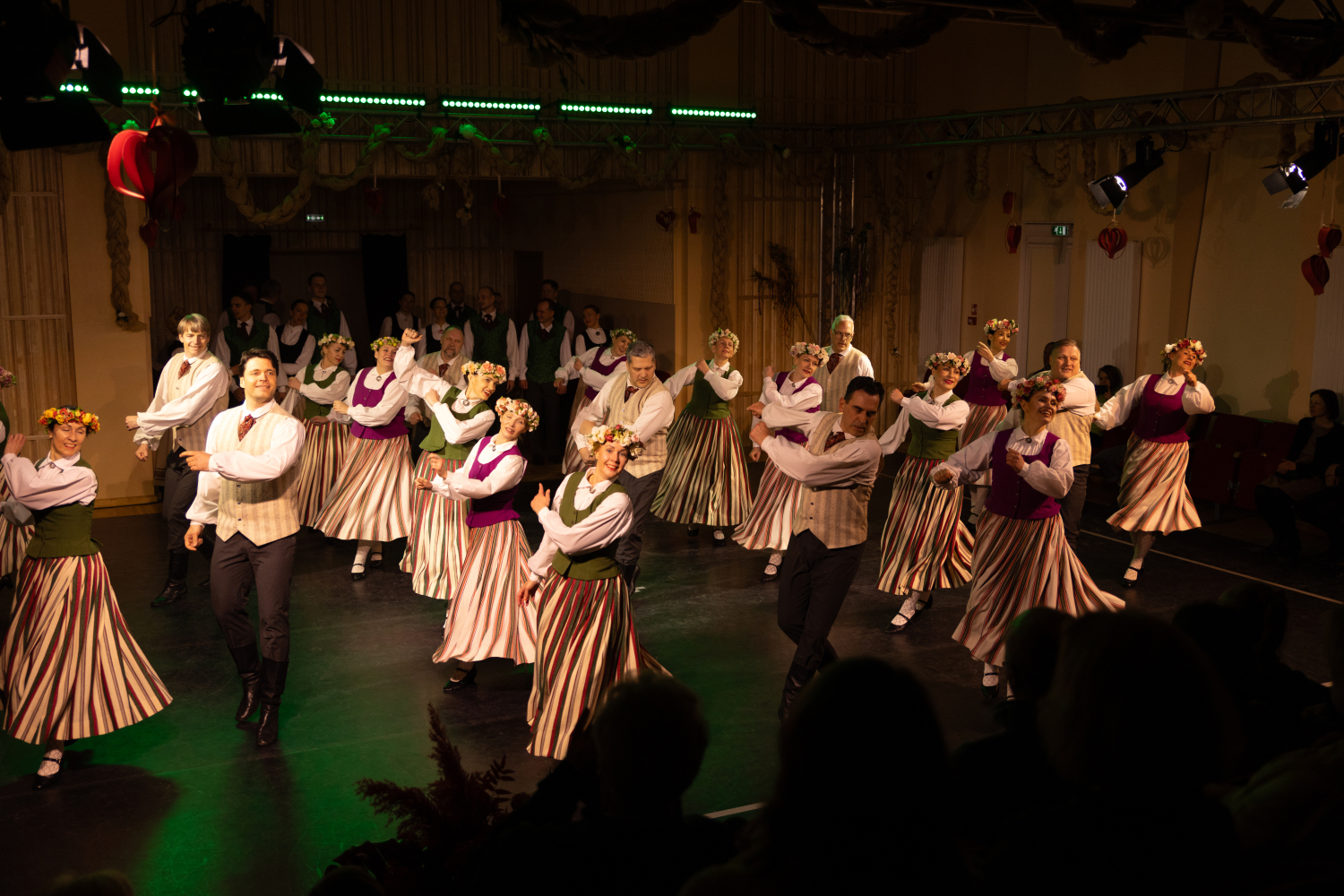 Mīlestības dienas sadancis "Kāzas" kolektīvi