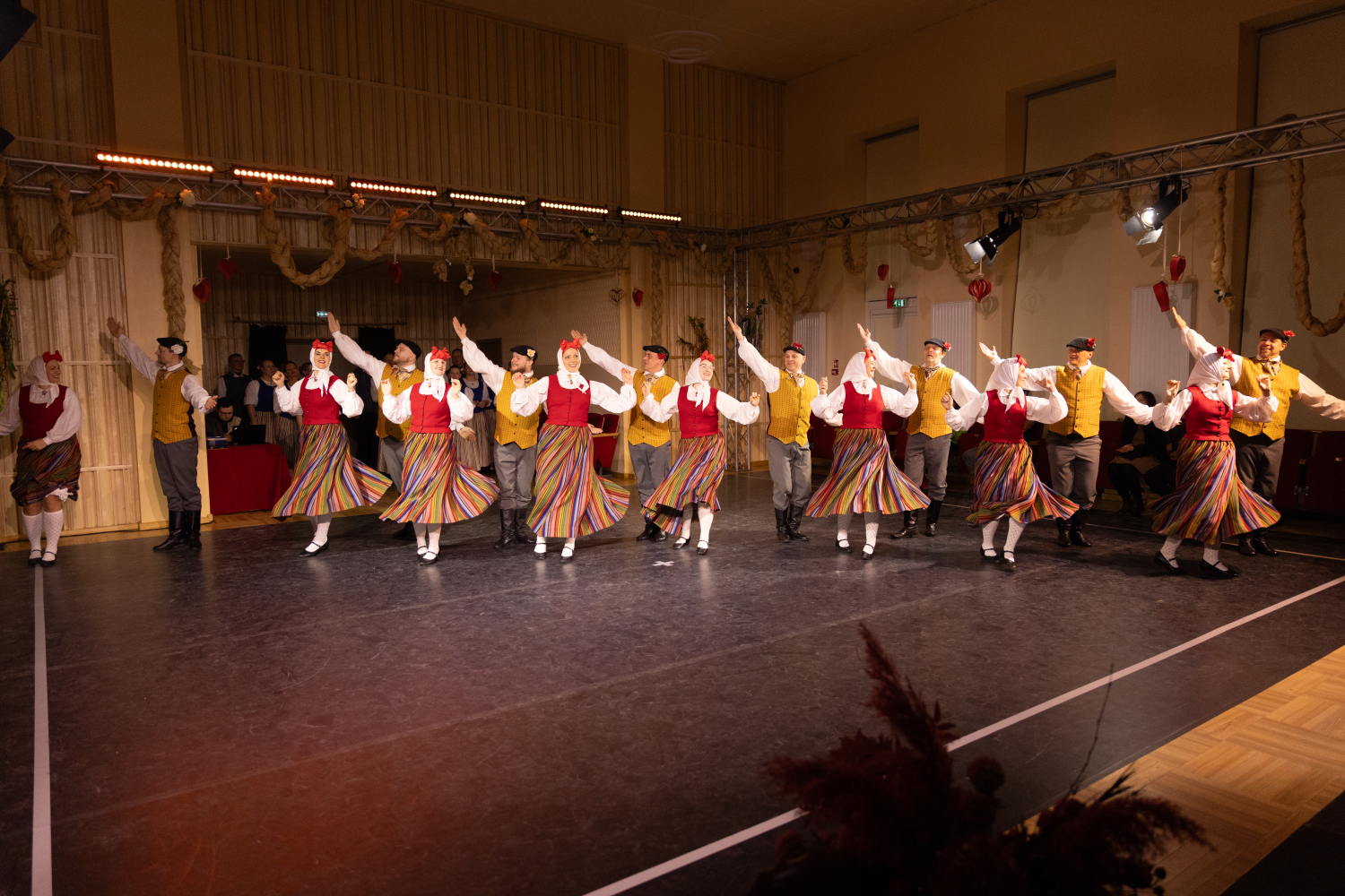 Mīlestības dienas sadancis "Kāzas" kolektīvi