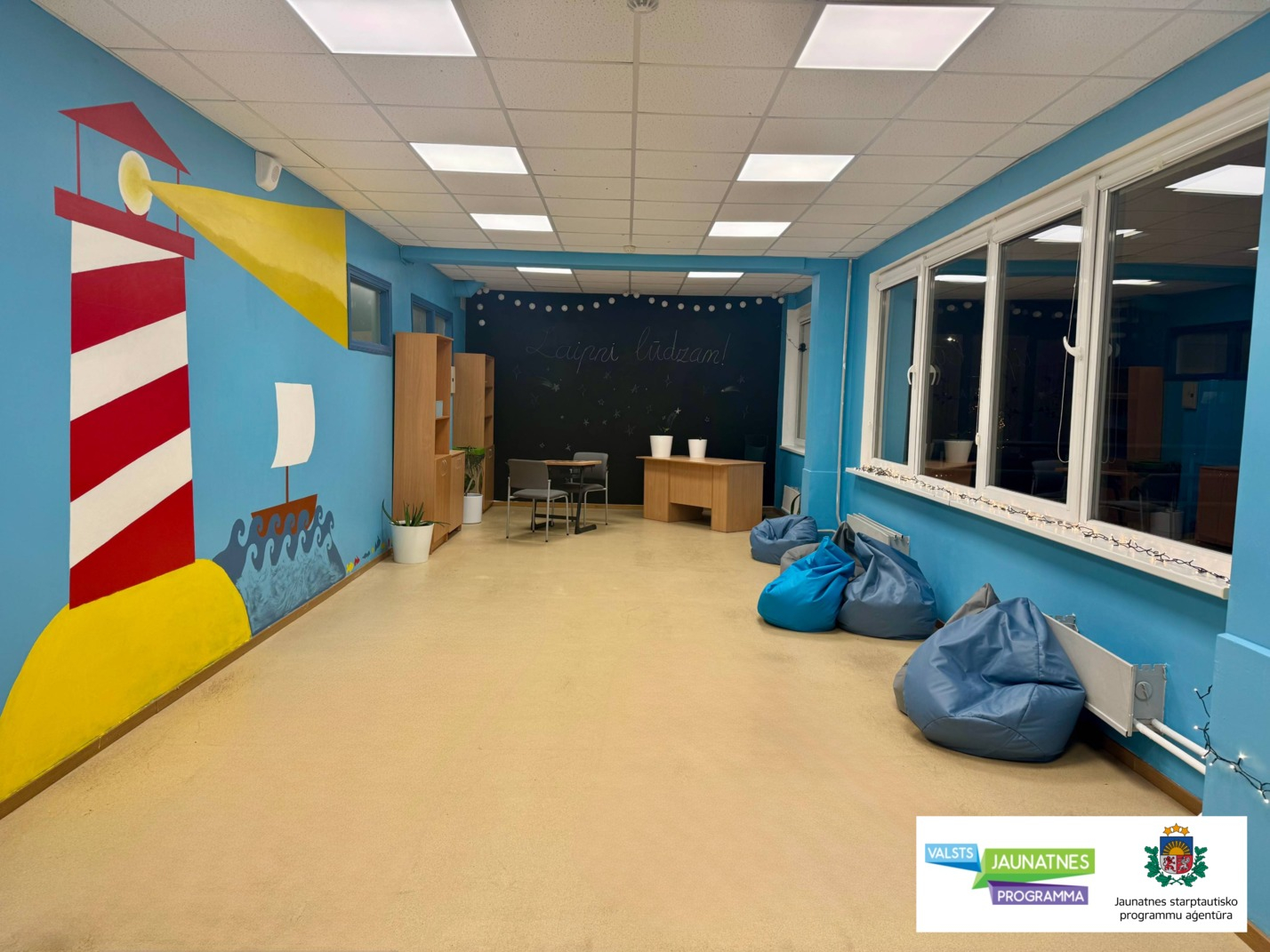 Projekta “Vēlies! Uzņemies! Rīkojies” laikā labiekārtota skolēnu atpūtas telpa 