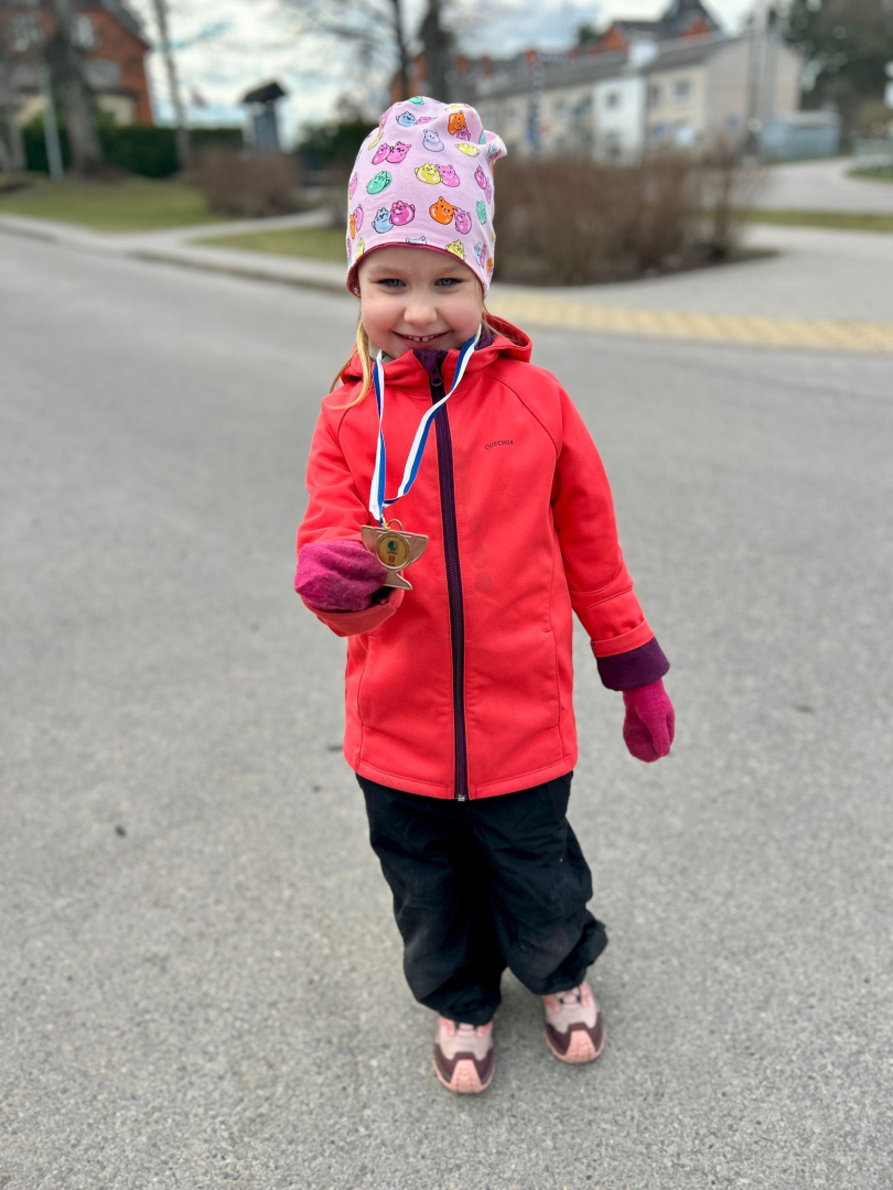 Aizvadīts aizraujošs ģimeņu foto orientēšanās pasākums Upesciemā