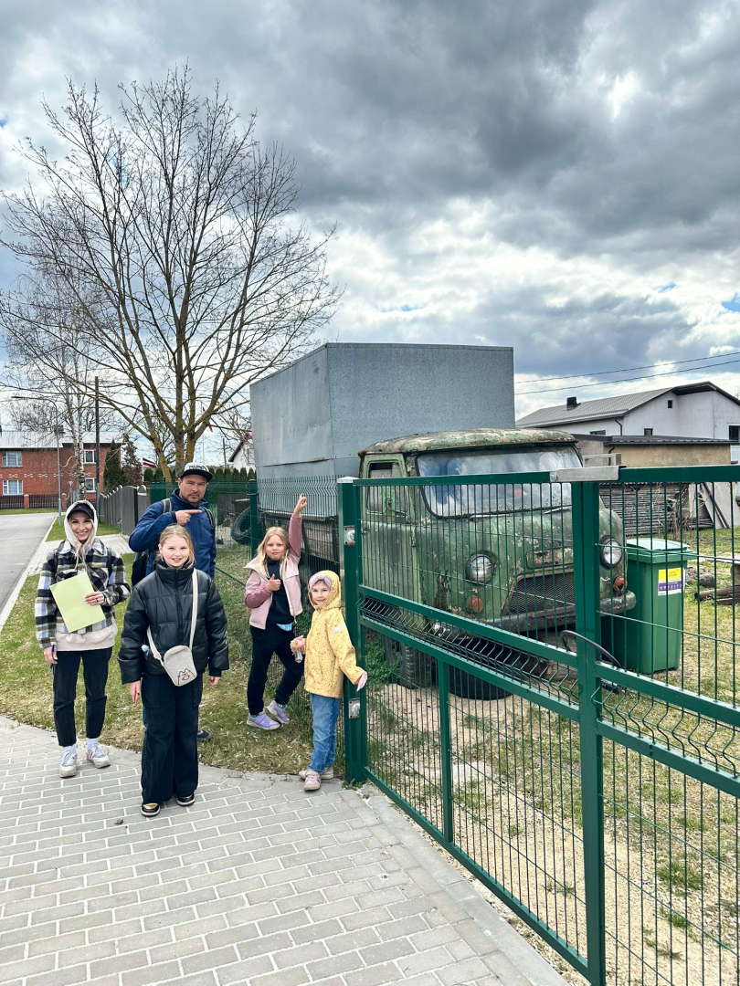 Aizvadīts aizraujošs ģimeņu foto orientēšanās pasākums Upesciemā