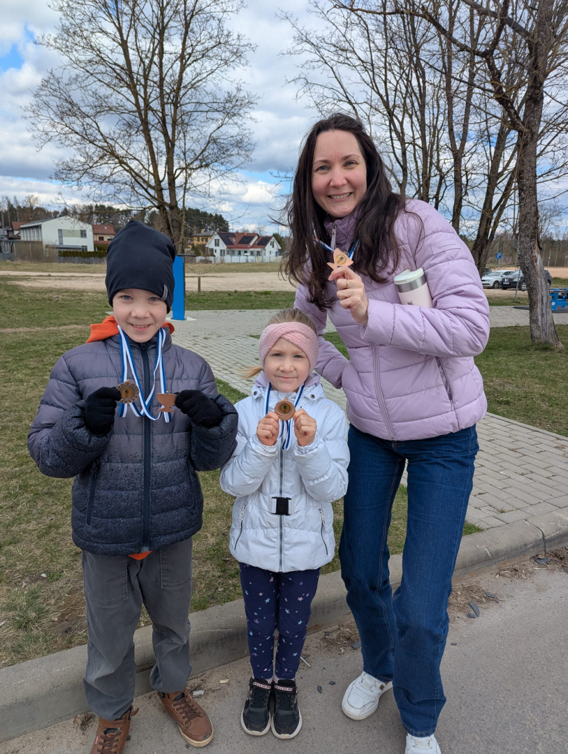 Aizvadīts aizraujošs ģimeņu foto orientēšanās pasākums Upesciemā