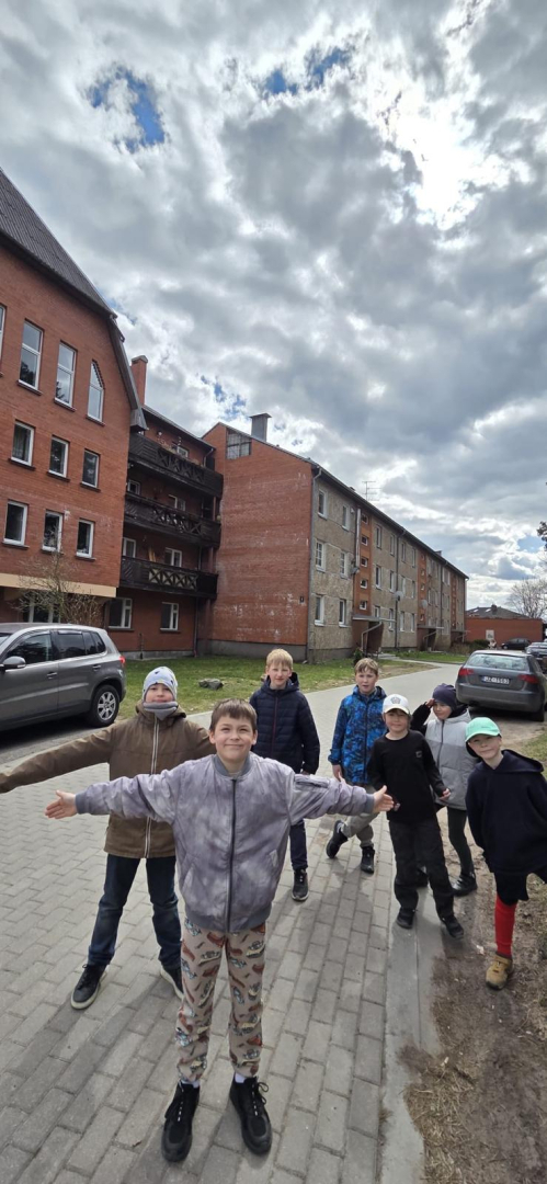 Aizvadīts aizraujošs ģimeņu foto orientēšanās pasākums Upesciemā