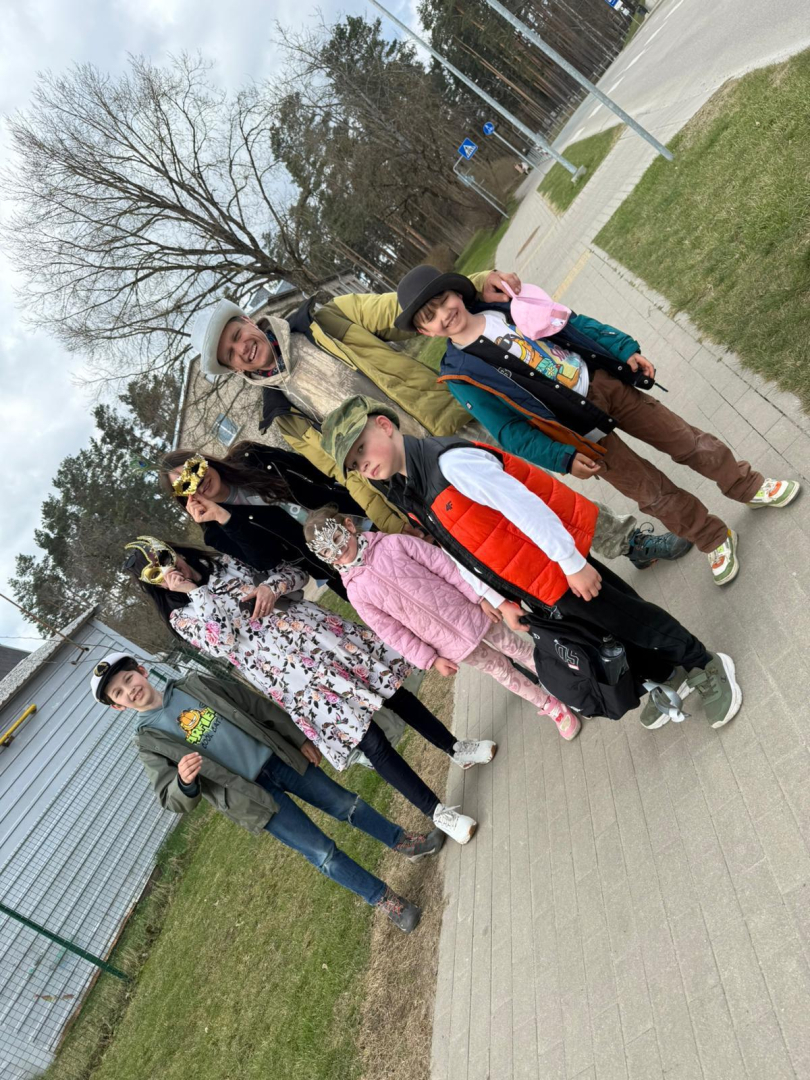 Aizvadīts aizraujošs ģimeņu foto orientēšanās pasākums Upesciemā