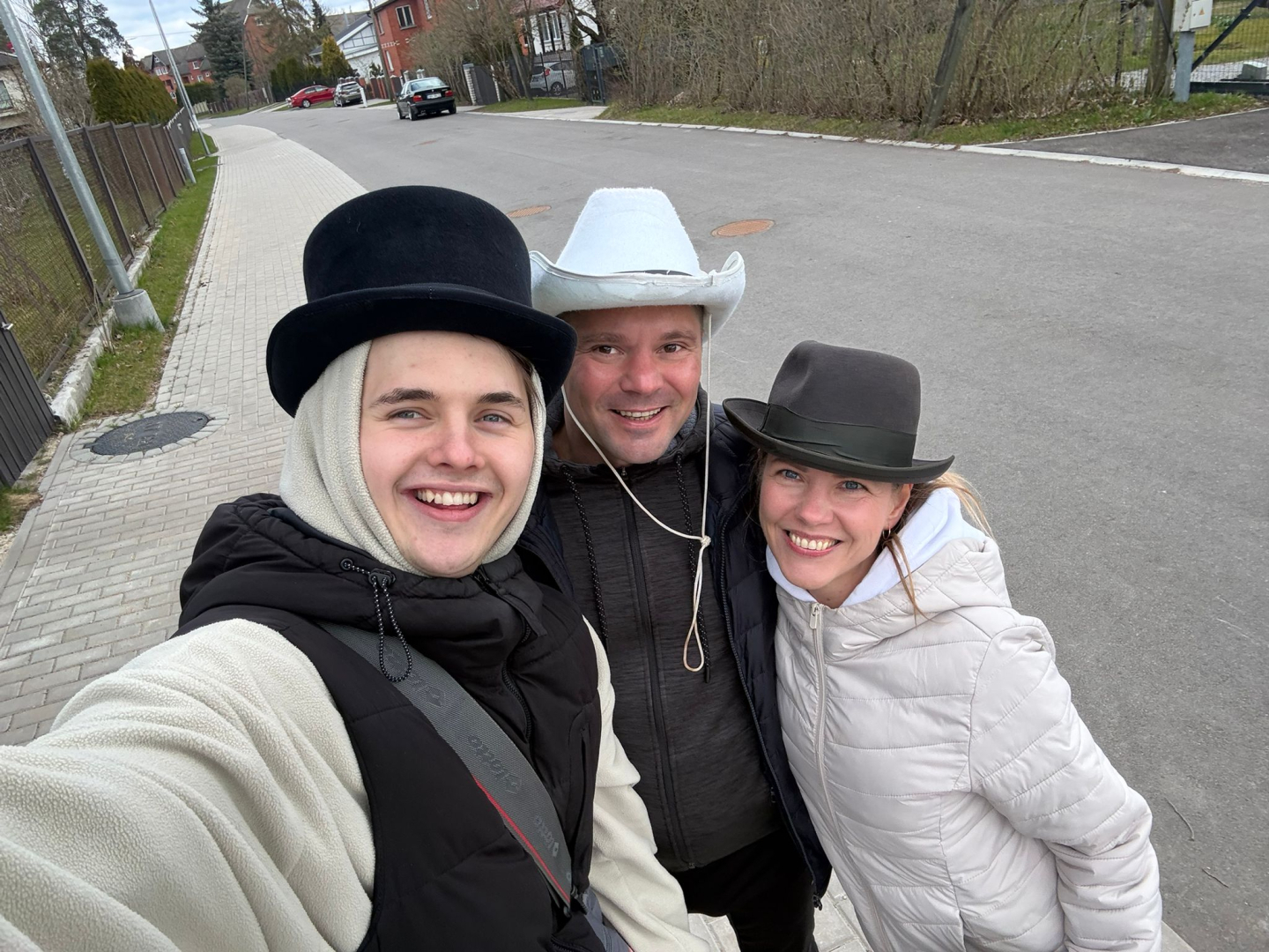 Aizvadīts aizraujošs ģimeņu foto orientēšanās pasākums Upesciemā