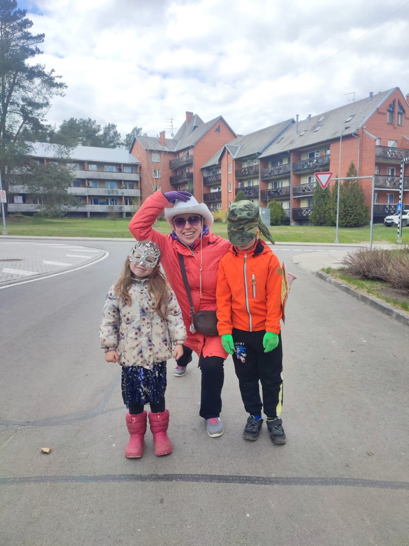 Aizvadīts aizraujošs ģimeņu foto orientēšanās pasākums Upesciemā