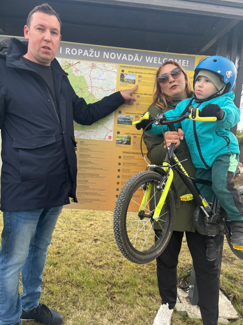 Aizvadīts aizraujošs ģimeņu foto orientēšanās pasākums Upesciemā