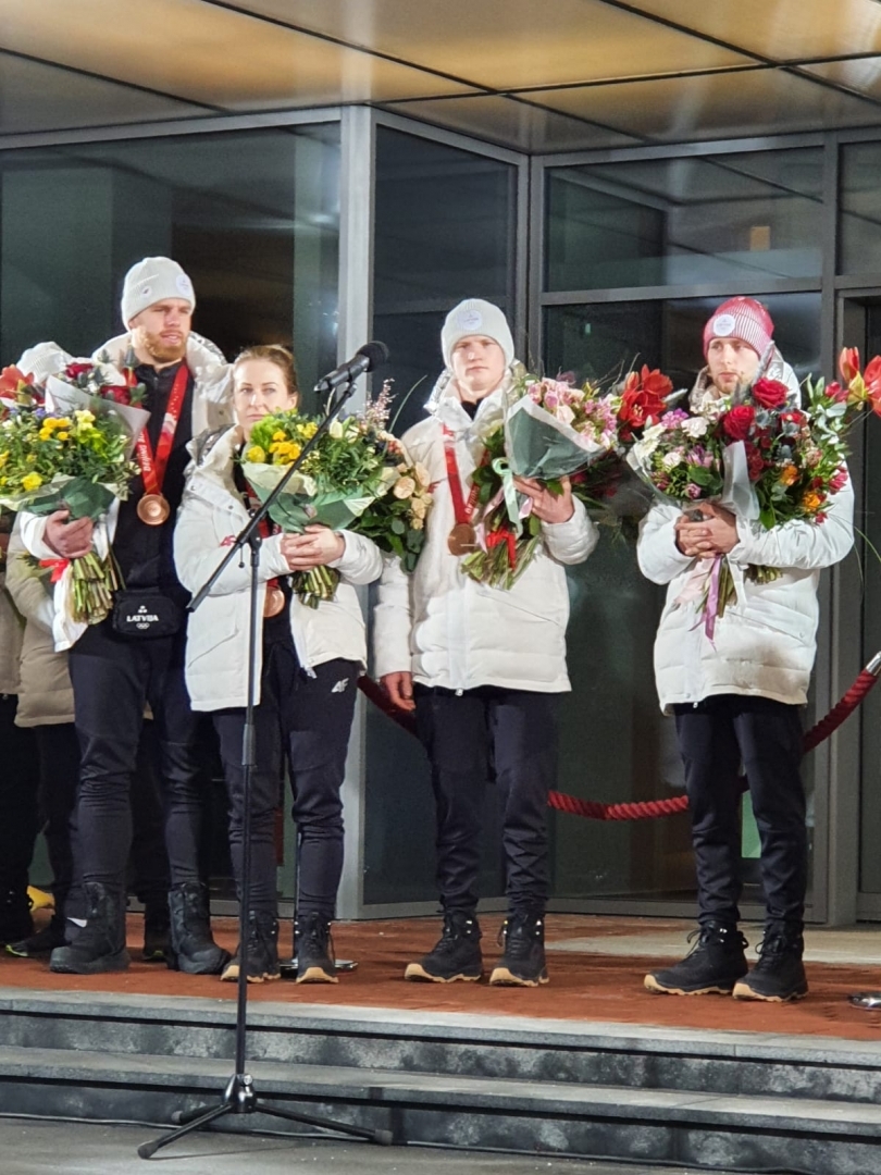 Sagaidām mājās ropažniekus, Olimpiskos medaļniekus Mārtiņu Botu un Robertu Plūmi! 