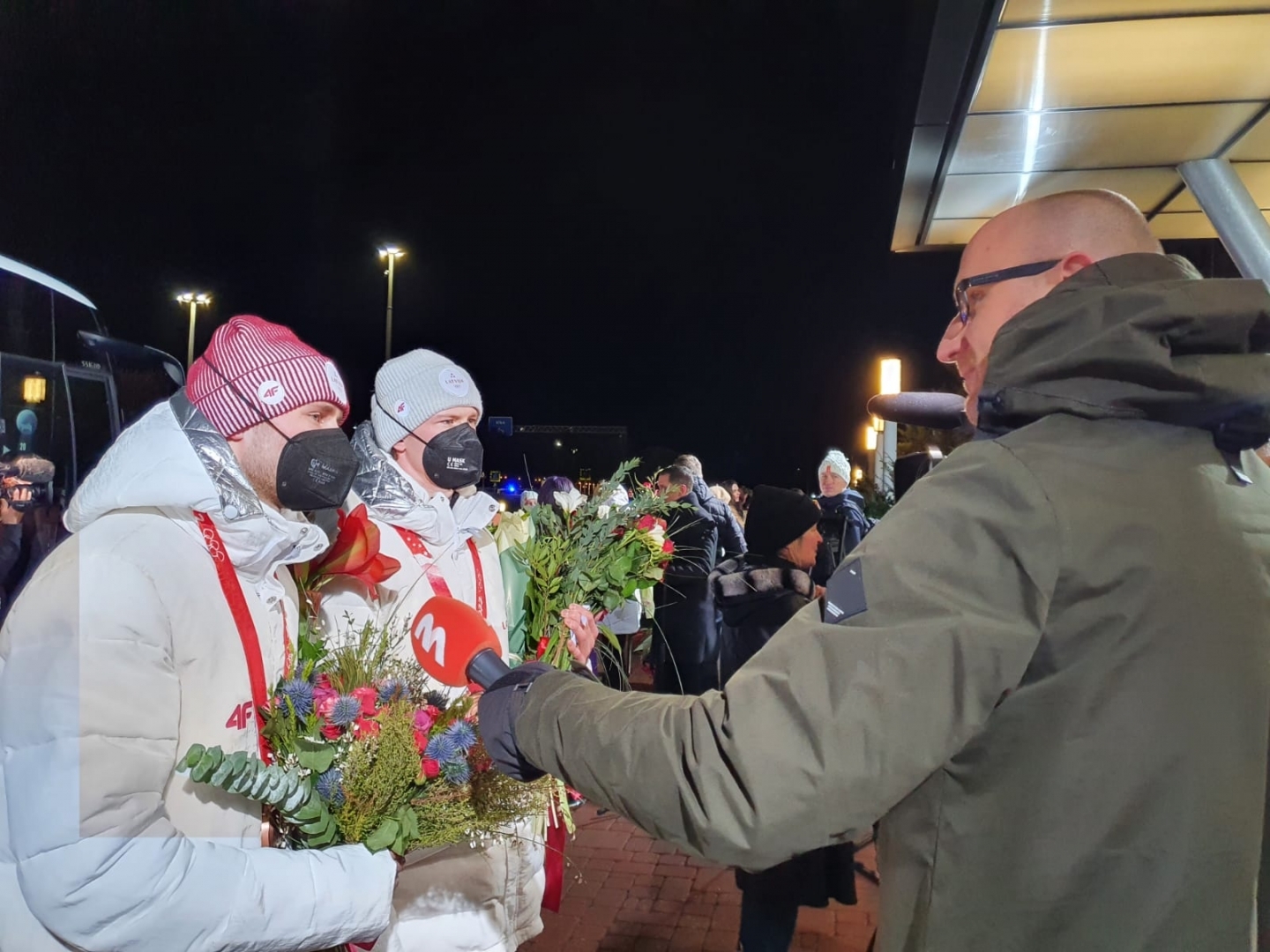 Sagaidām mājās ropažniekus, Olimpiskos medaļniekus Mārtiņu Botu un Robertu Plūmi! 