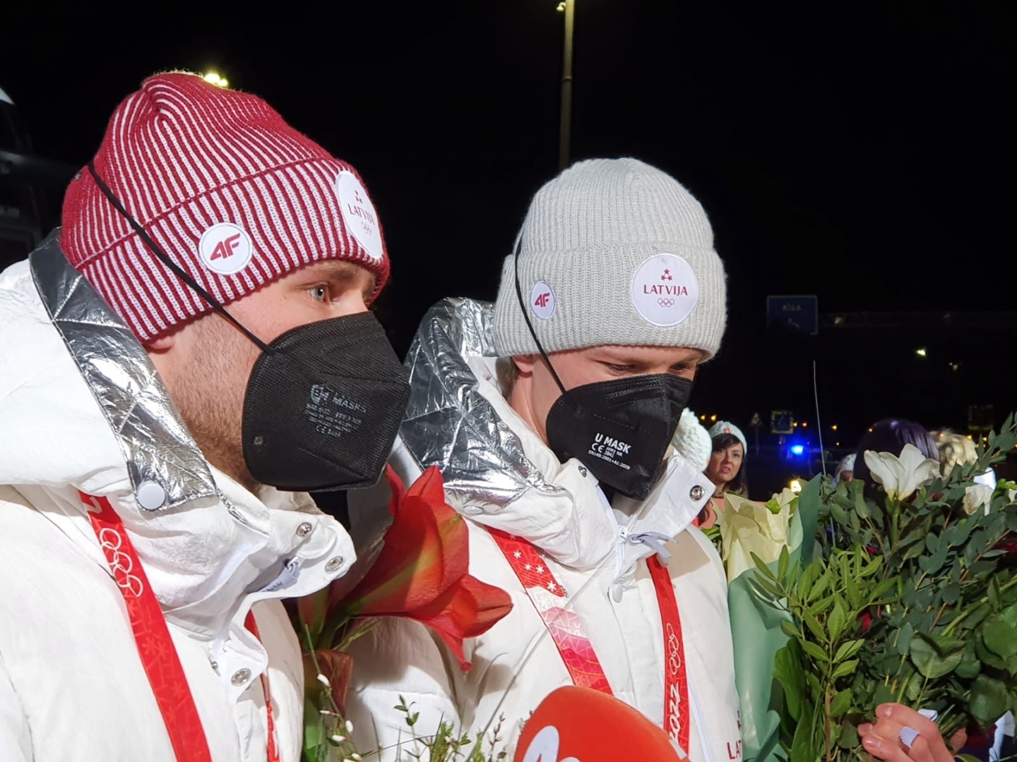 Sagaidām mājās ropažniekus, Olimpiskos medaļniekus Mārtiņu Botu un Robertu Plūmi! 