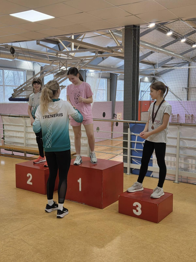 Jaunieši aktīvi iesaistās vispārējās fiziskās sagatavotības sacensībās