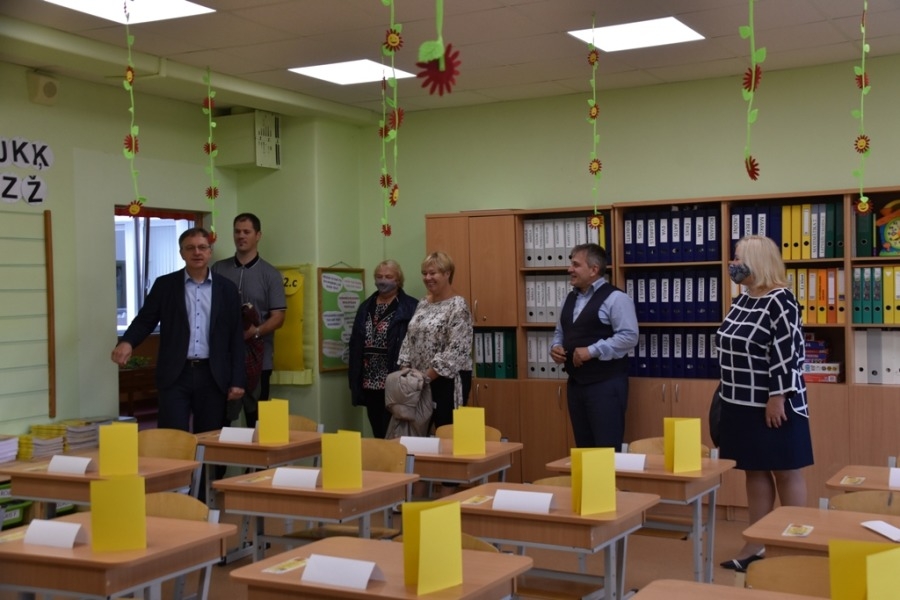 Ropažu novada pašvaldības pārstāvji pirms jaunā mācību gada apmeklē izglītības iestādes Stopiņu pagastā 