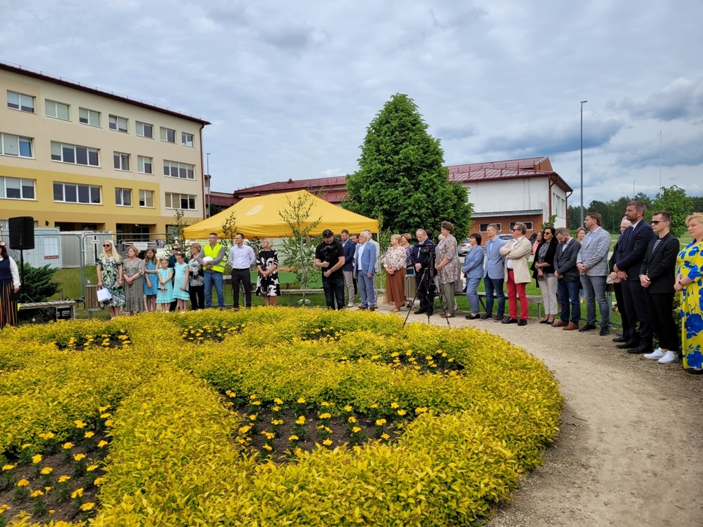 Ulbrokas vidusskolas laika kapsulas iemūrēšana