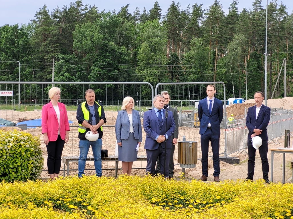 Ulbrokas vidusskolas laika kapsulas iemūrēšana