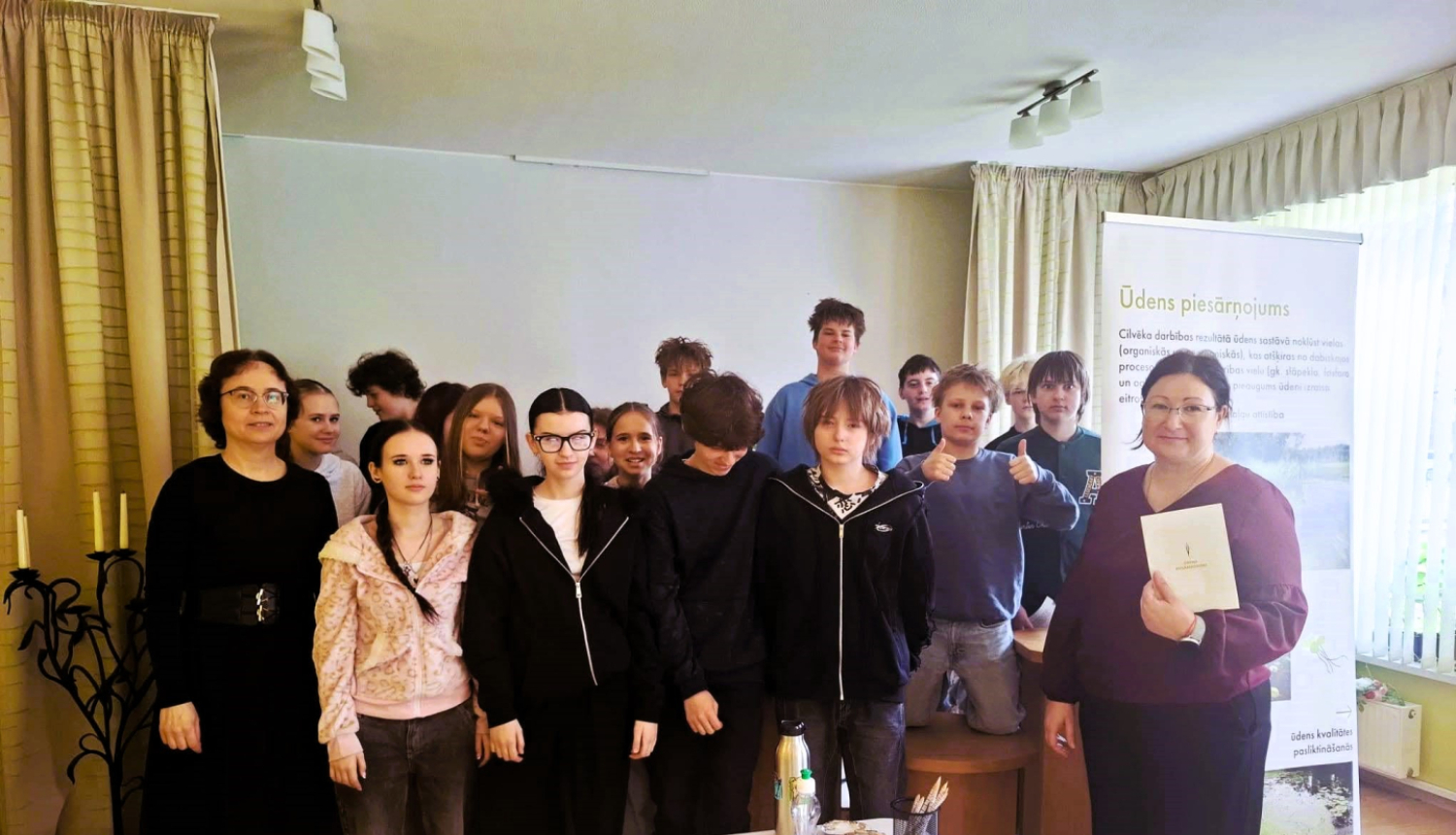 Latvijas Nacionālā dabas muzeja piedāvātā muzejpedagoģiskā izbraukuma nodarbība “Ūdens piesārņojums” 7.a nodarbības kopbilde