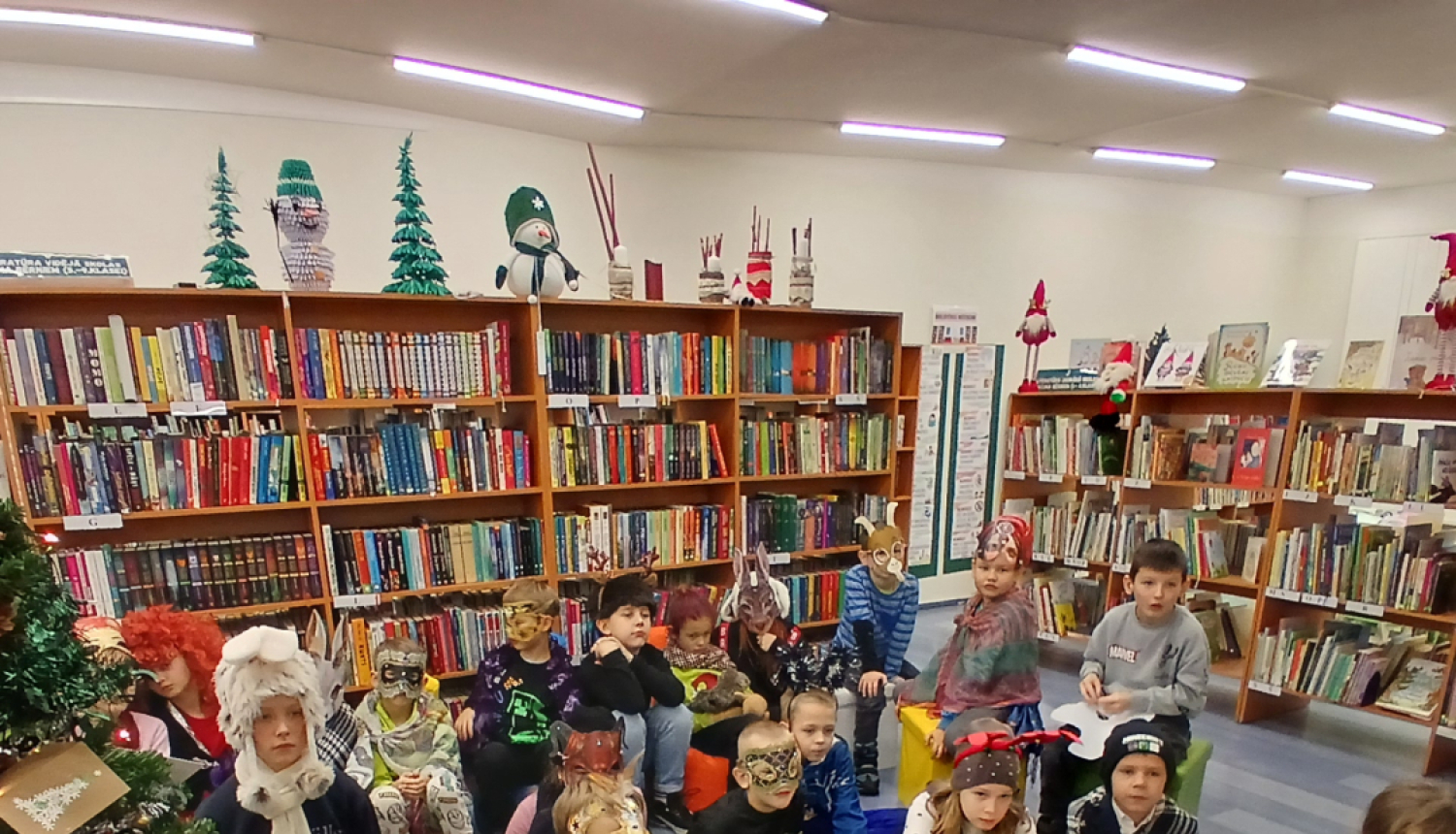   Ziemassvētku ķekatu jampandracis Vangažu pilsētas bibliotēkā