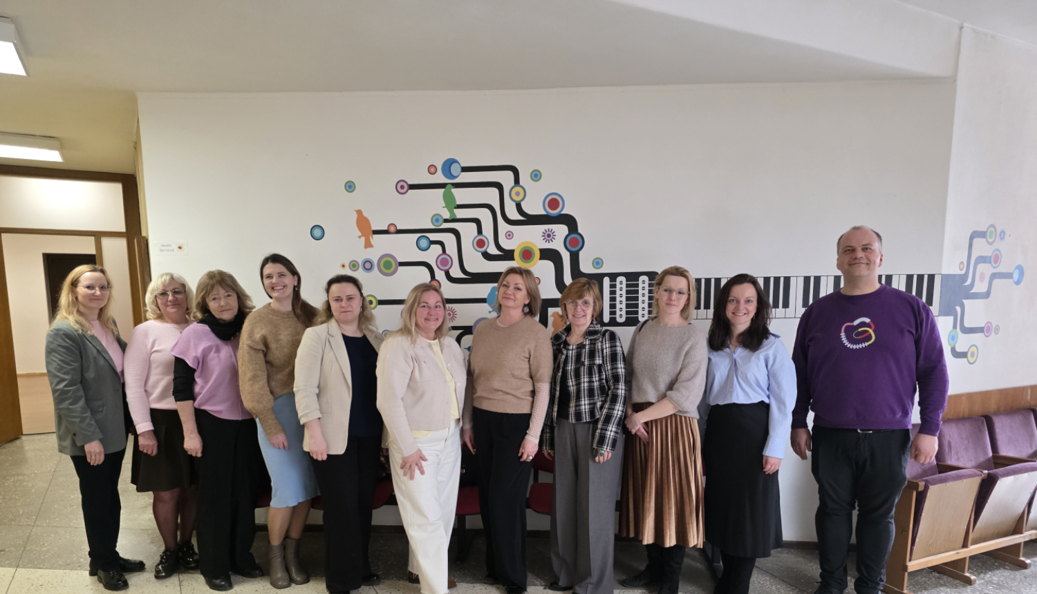 opažu novada Mūzikas un mākslas skolas pārstāvji un pedagogi devās pieredzes apmaiņas braucienā uz Ogres Mūzikas un mākslas skolu. kopbilde