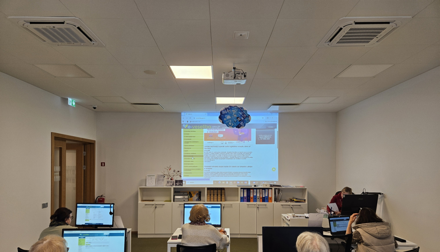 Digitālā nedēļa Ulbrokas bibliotēkā, apmācības senioriem