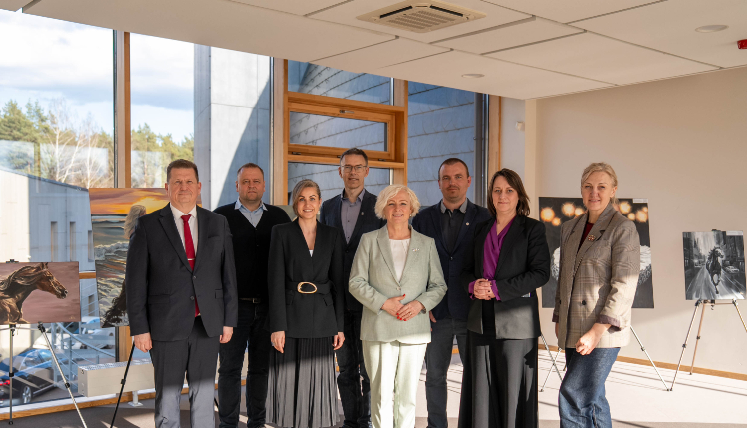 14. aprīlī Ropažu novadā viesojās Saeimas priekšsēdētāja Daiga Mieriņa, lai reģionālās darba vizītes laikā iepazītos ar Ropažu novada pašvaldības galvenajiem attīstības virzieniem, aktuālajiem izaicinājumiem un pašvaldības īstenotajām iniciatīvām.   Vizīte Ropažu novadā sākās uzņēmumā “Getliņi EKO”, kur pārrunāti vides un atkritumu apsaimniekošanas jautājumi. Sarunā ar Saeimas priekšsēdētāju Daigu Mieriņu Ropažu novada pašvaldības domes priekšsēdētāja Signe Grūbe, pašvaldības domes priekšsēdētājas vietnieks