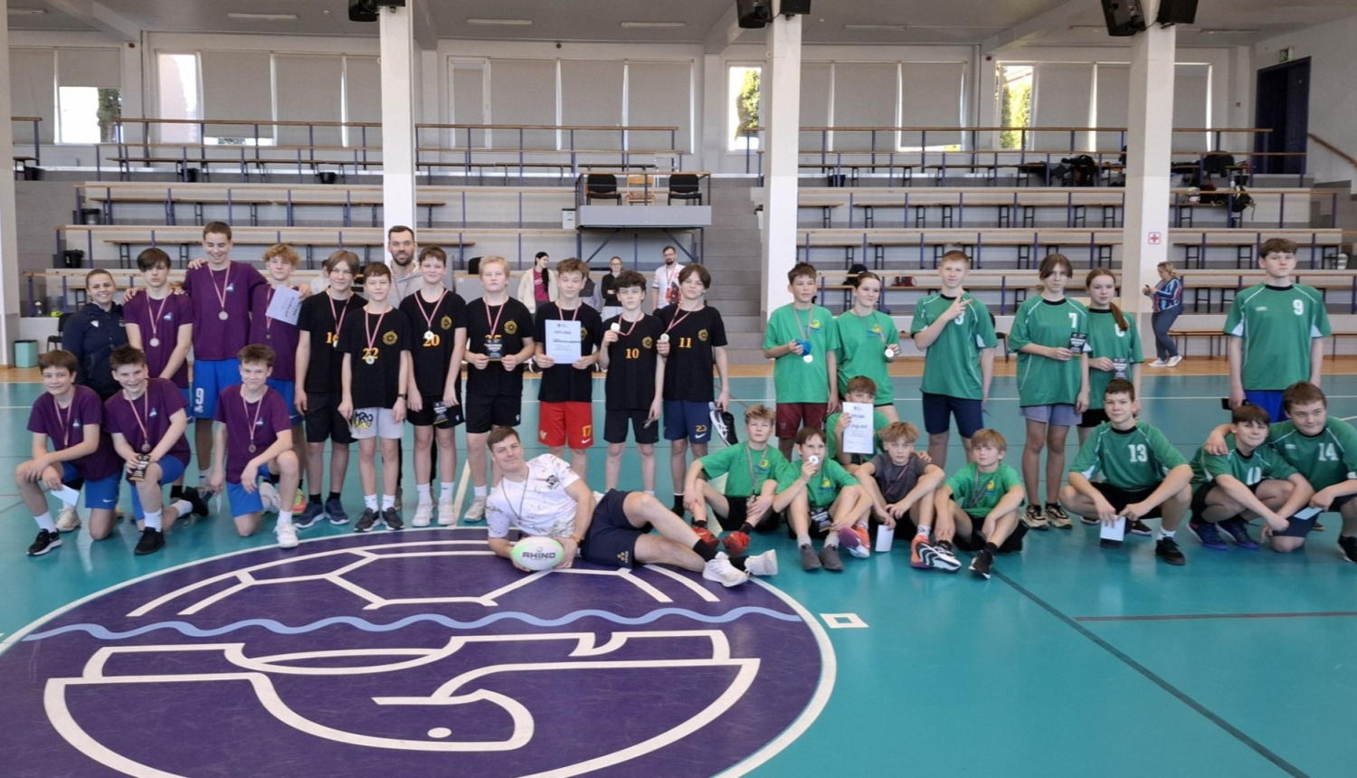 Ropažu novada skolēnu komandas sporta spēlēs tag-regbijā, kopbilde