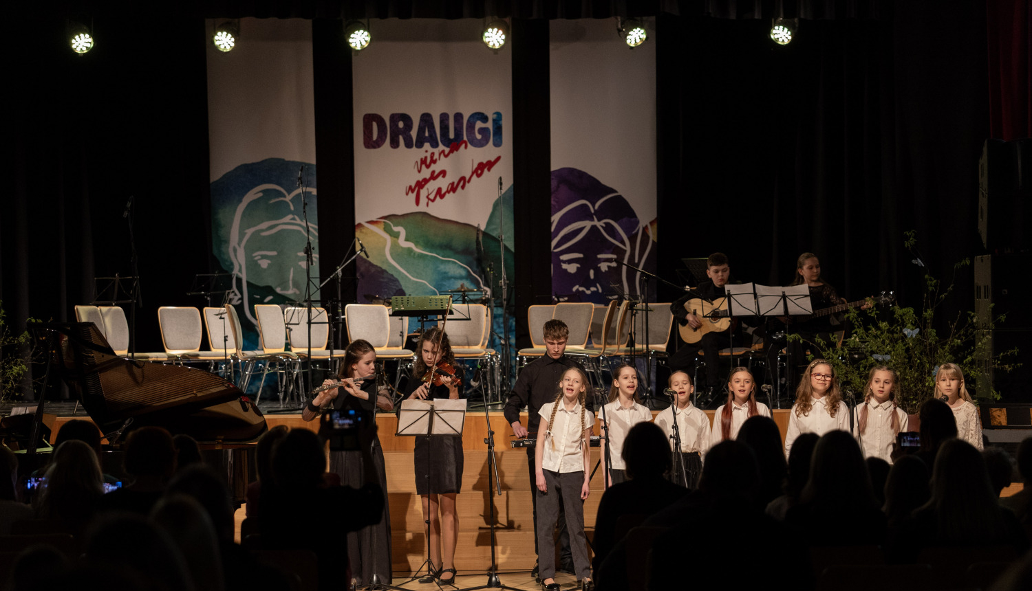 koncerts un izstāde “Draugi vienas upes krastos”