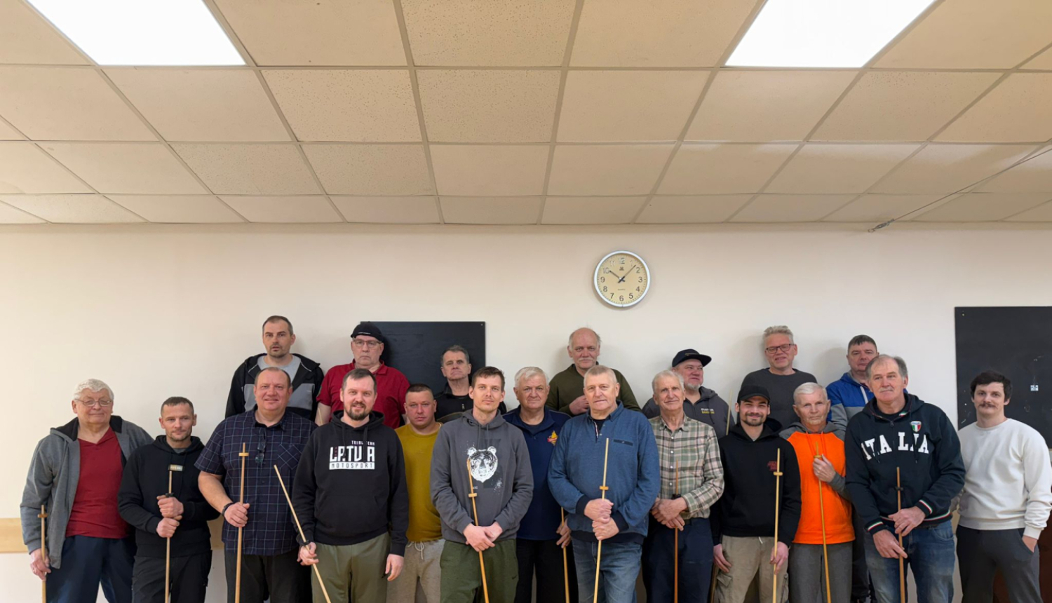 Ropažu pagasta atklātajā čempionātā novusā aizvadītas pāru spēles, kopbilde