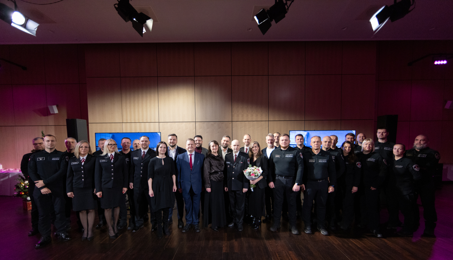 Policijas darbinieku dienā godināti Ropažu novada Pašvaldības policijas darbinieki