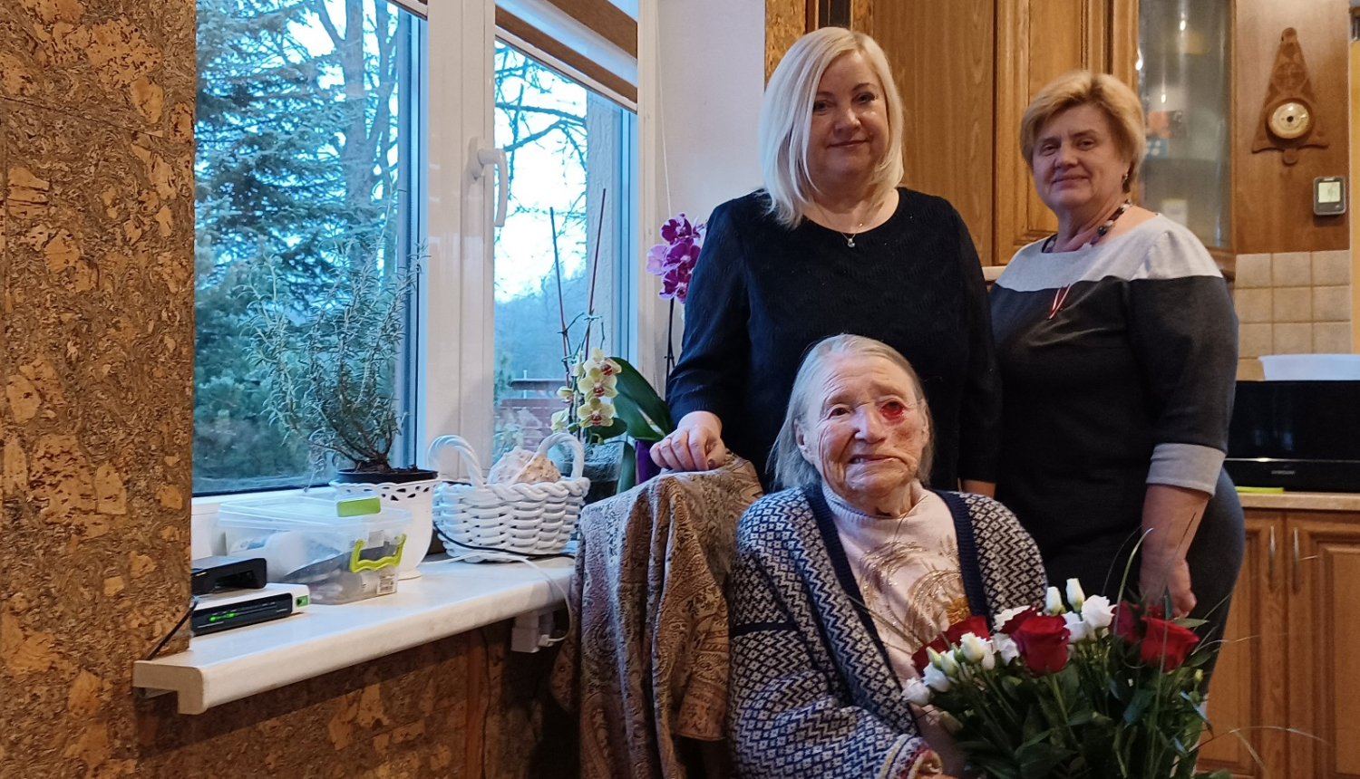 100 gadniece Garklanes pagasts