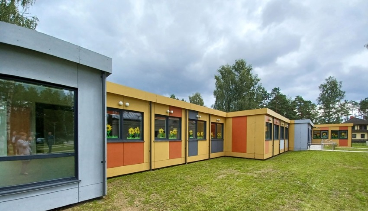 Garkalnē atklāj jaunu moduļu tipa piebūves ēku pirmsskolas izglītības iestādē “Čiekuriņš”