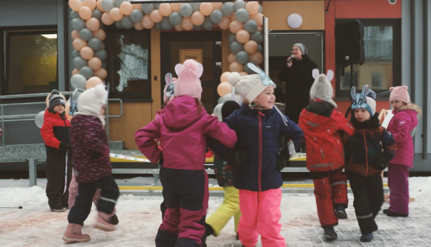 Zaķumuižā atklātas divas moduļu ēkas pirmsskolas izglītības grupām