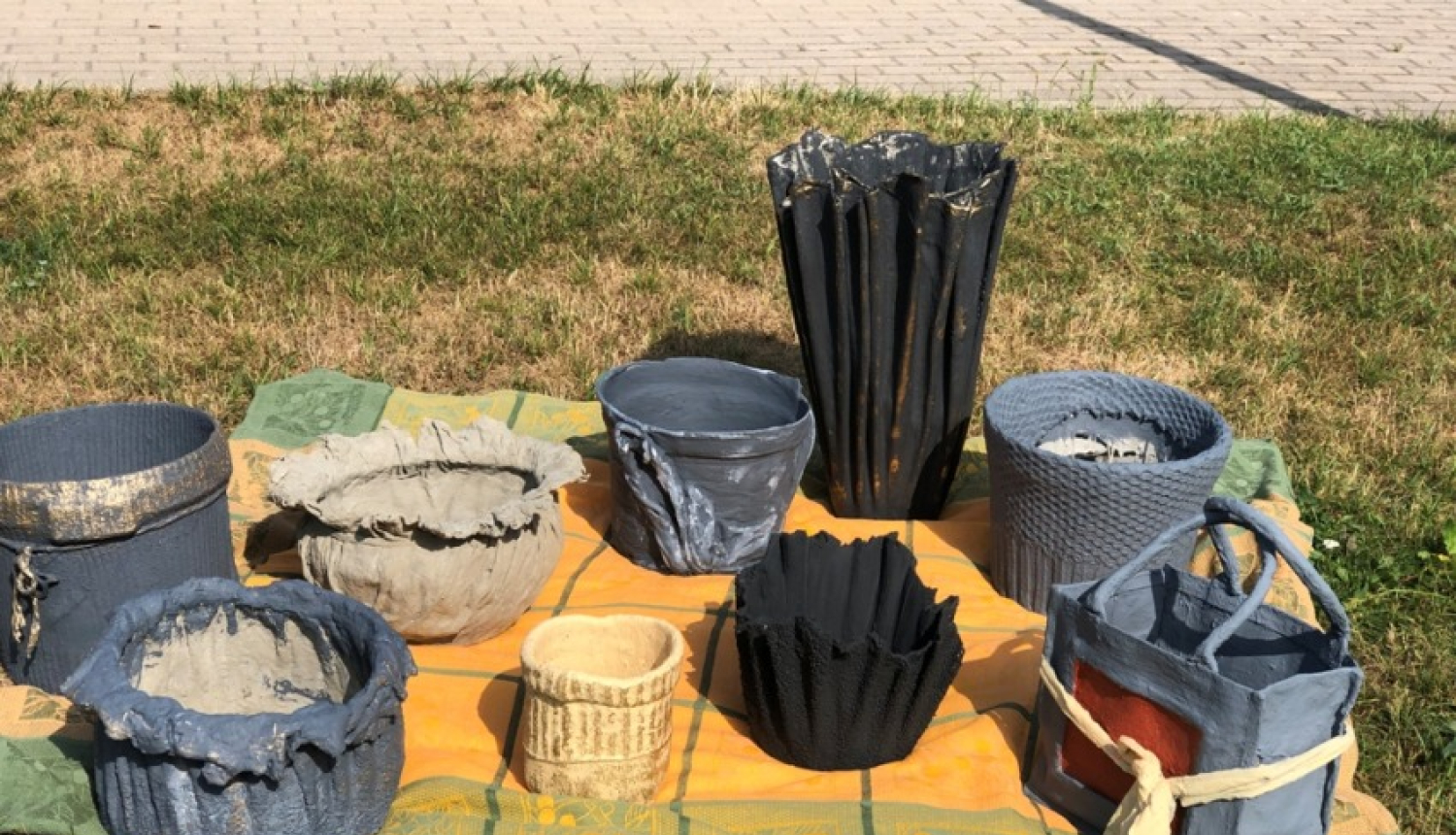 Betona-auduma puķu podu darināšana