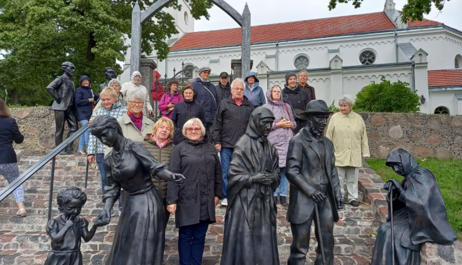 Seniori ekskursijā iepazīst Kurzemi