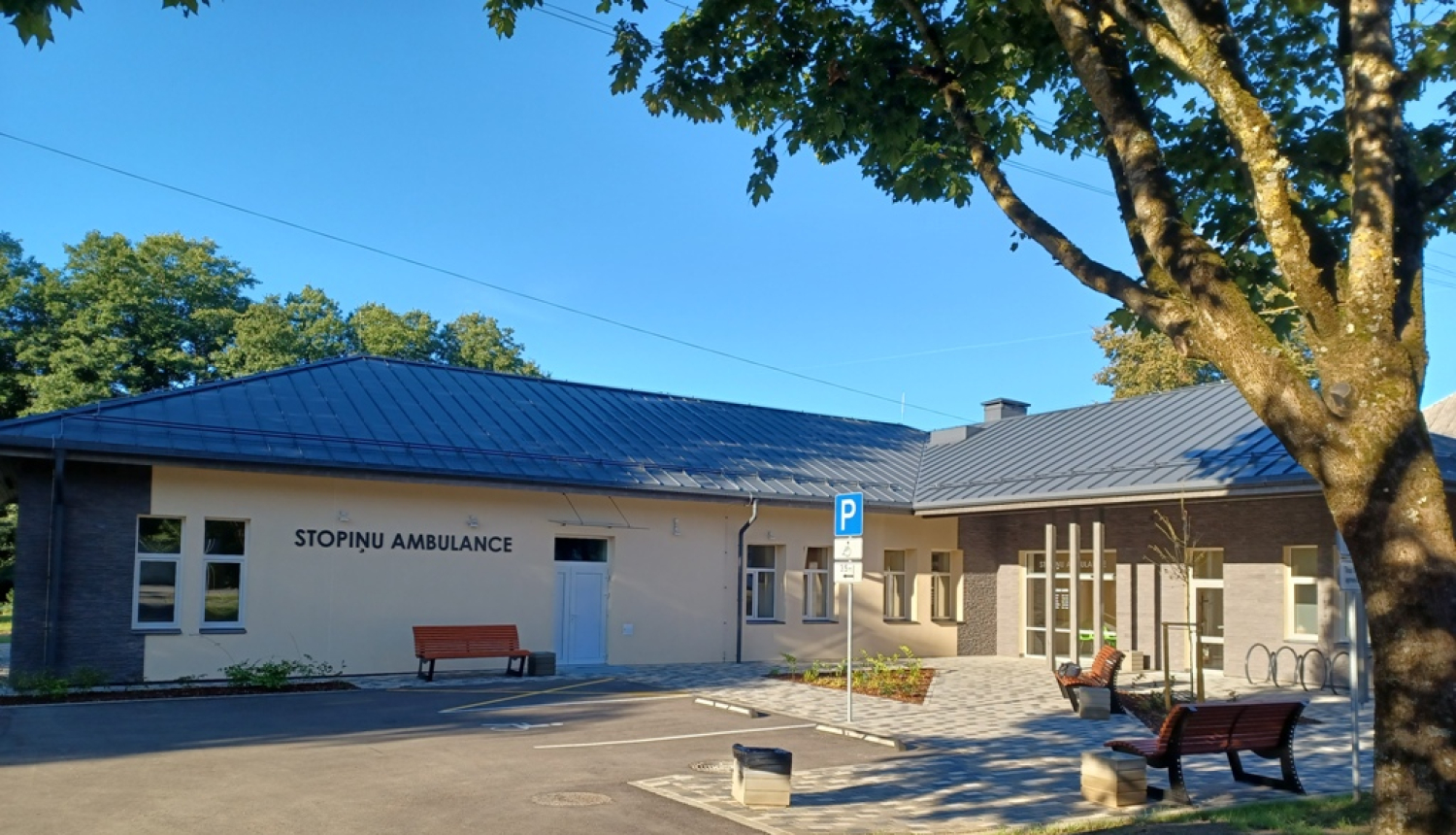 Atklāta rekonstruētā Ulbrokas ambulances ēka