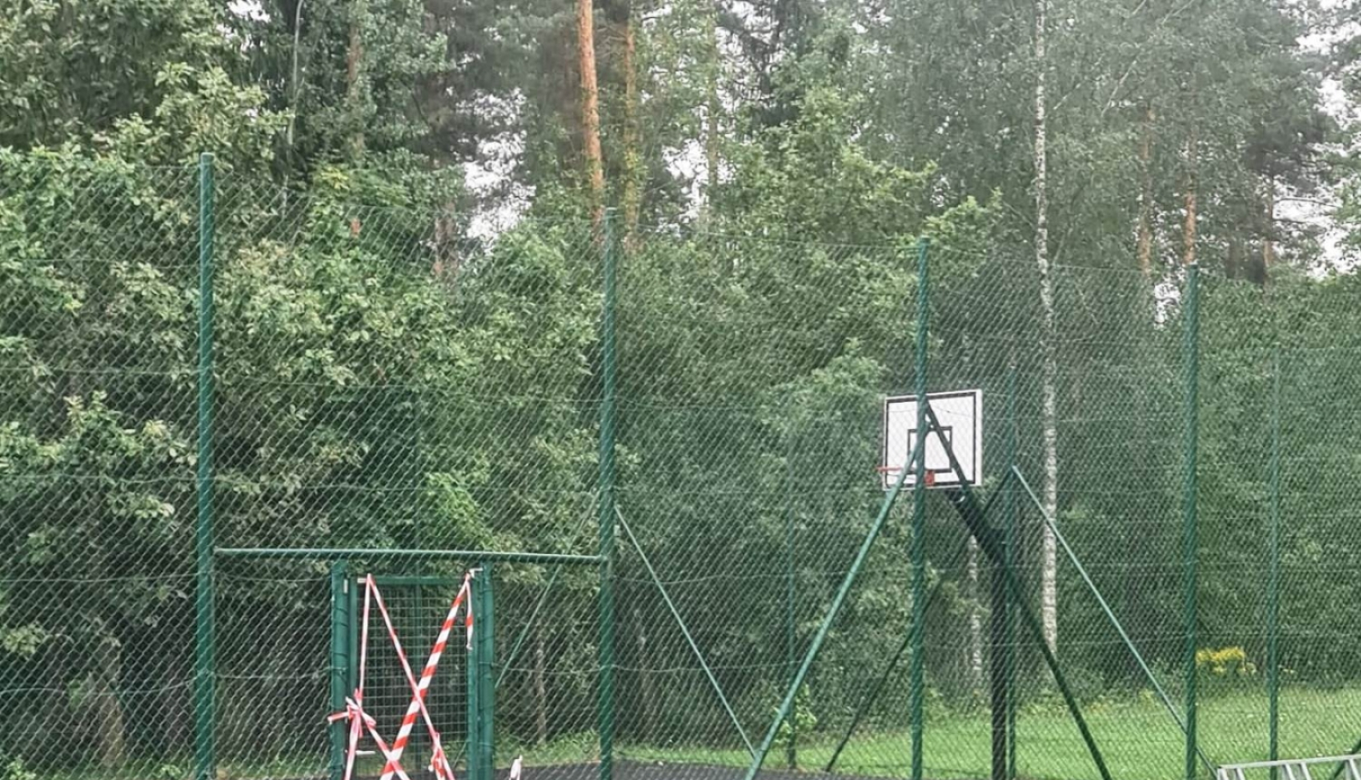 Upesciema stadiona basketbola laukums