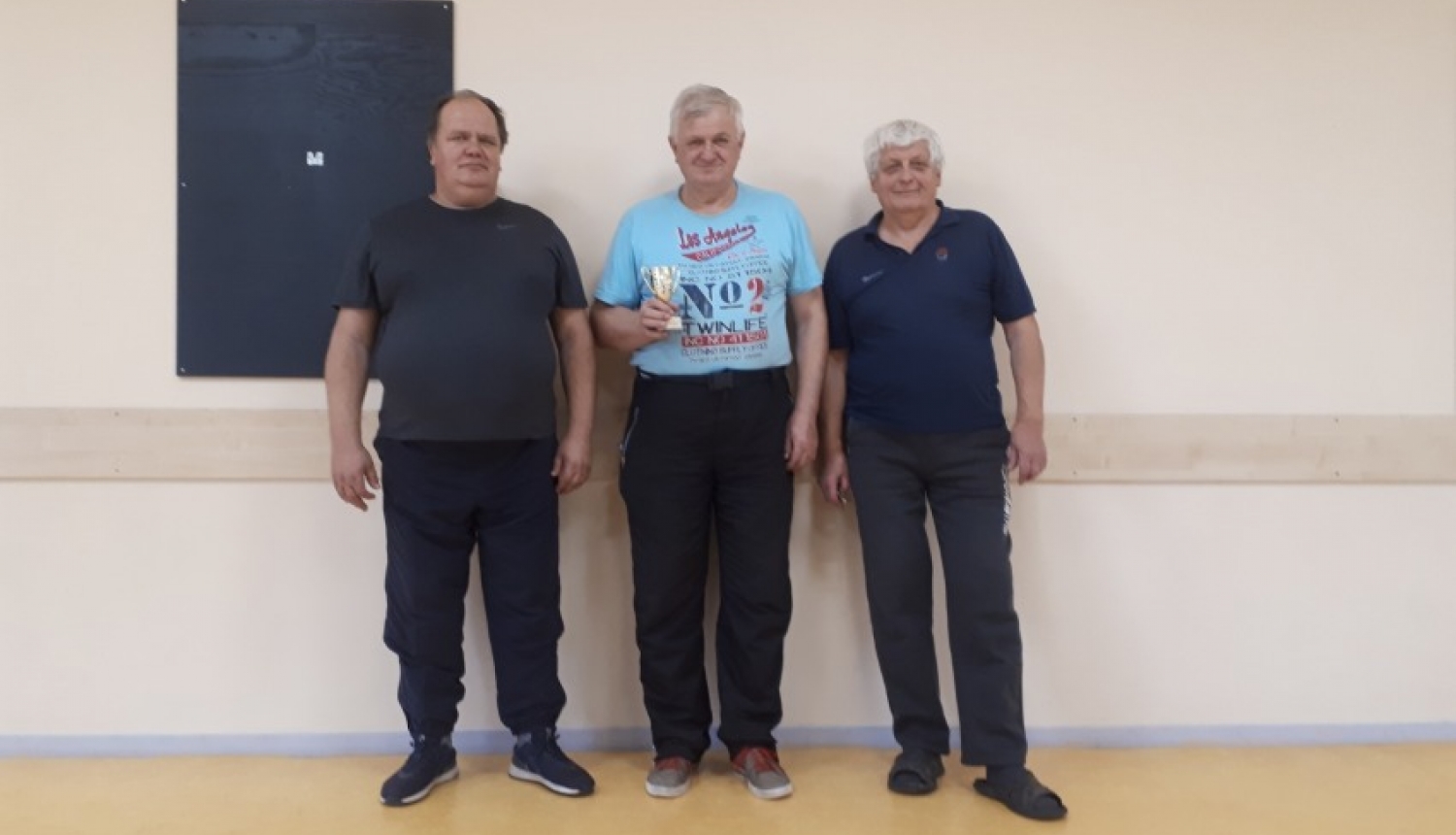 Ropažu pagasta sacensību novusā 3. posma uzvarētājs Andris Lapsiņš no Sējas