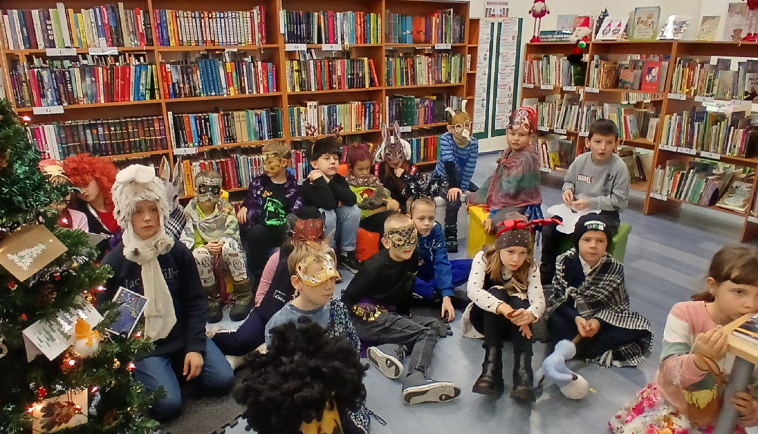   Ziemassvētku ķekatu jampandracis Vangažu pilsētas bibliotēkā