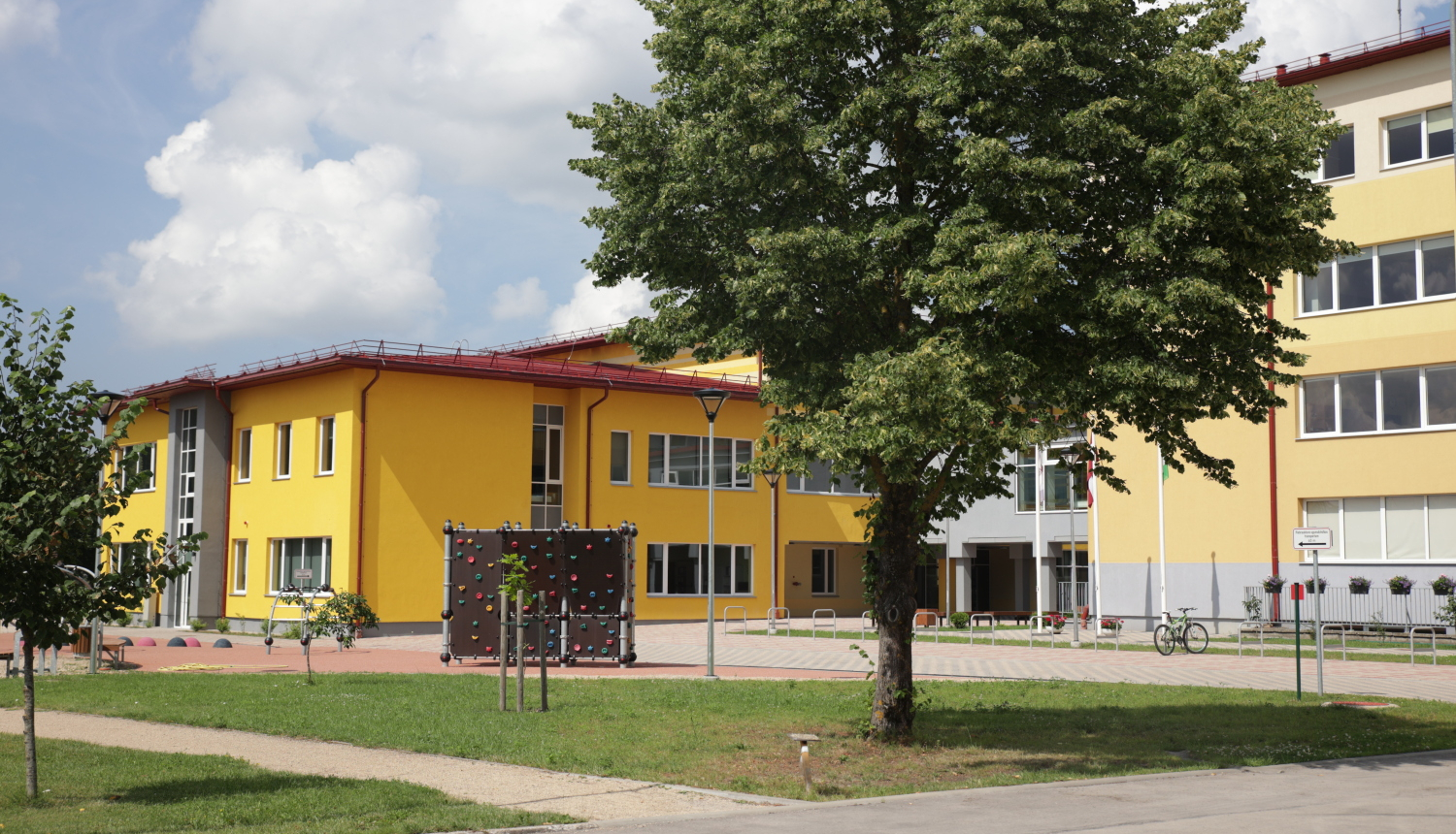 Ulbrokas vidusskolas piebūve